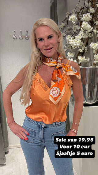 Hempje licht oranje