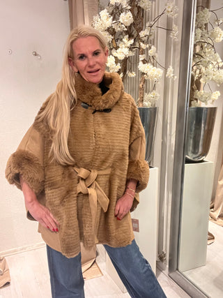 Poncho Laura Camel