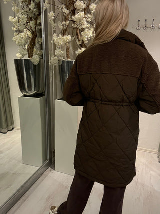 Halflange Jas Met Teddy Details Bruin