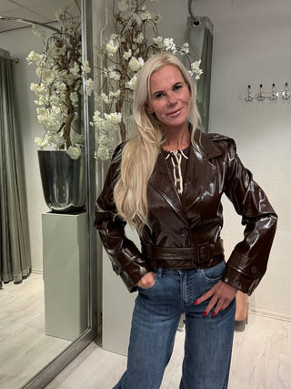 Korte Trench Lak Bruin