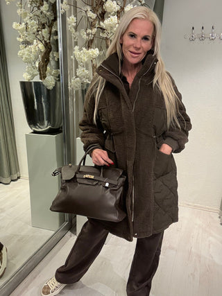 Halflange Jas Met Teddy Details Bruin